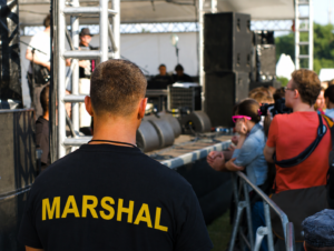 Marshal biztonsági szolgálat koncerten – rendezvénybiztosítás színpad előtti területen