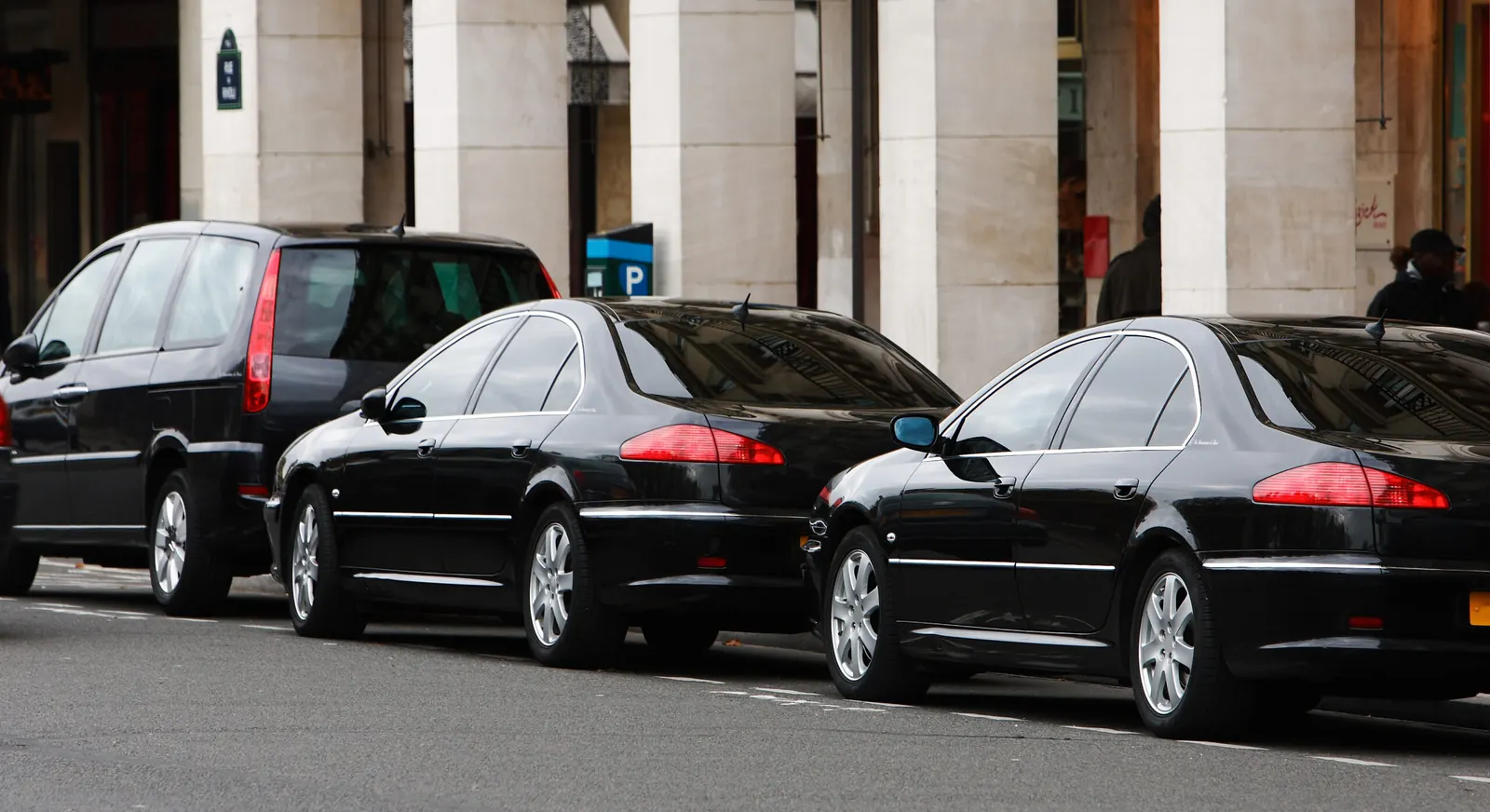 Biztonsági járműkíséret személyvédelemhez és értékkíséréshez